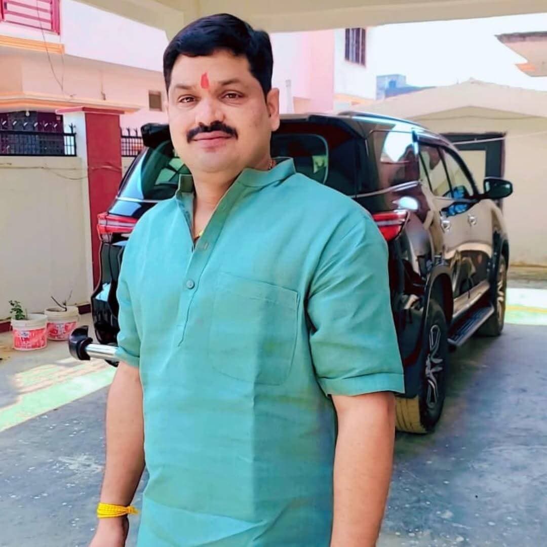 समाजसेवी व प्रिय भाई Gd Mishra Gd जी को जन्मदिन की ढेर सारी हार्दिक बधाई एवं शुभकामनाएं
बाबा विश्वनाथ जी की कृपा सदैव आप पर बनी रहे