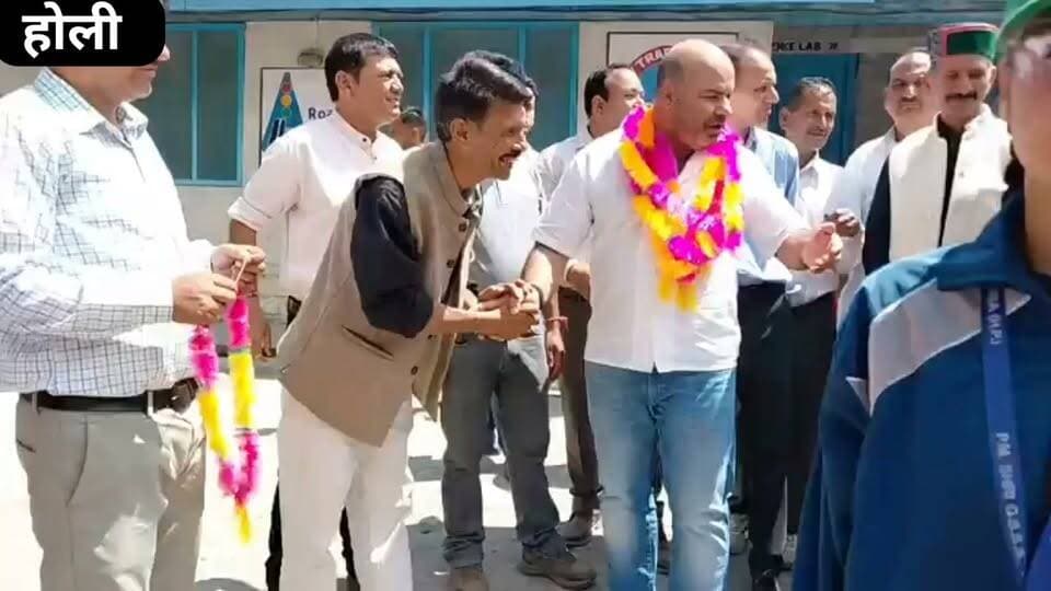 होली में अंडर-19 छात्राओं की खेलकूद प्रतियोगिता का समापन, अमित भरमौरी ने बतौर मुख्यातिथि की शिरकत
#होली #अंडर19 #खेलकूदप्रतियोगिता #छात्राएं #अमितभरमौरी #कांग्रेस #प्रदेशकांग्रेस #भरमौर #चंबा #हिमाचलप्रदेश #Sports #HimachalNews #Himachal84TV