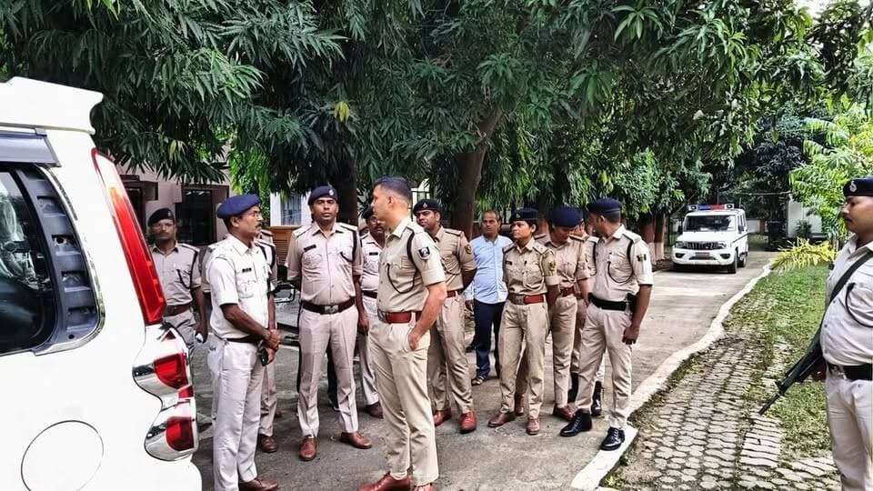 नकली पिस्तौल से धमकाकर ट्रक से वसूली करते धराया,कोईलवर