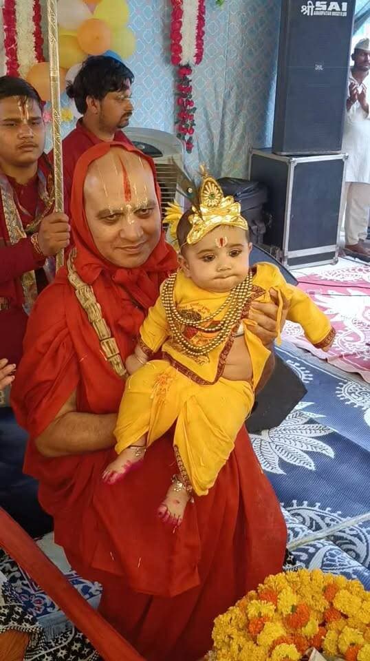 *भक्ति भाव से सेंट्रल जेल में मनी कृष्ण जन्माष्टमी*
सतना: सेंट्रल जेल में श्रद्धा और भक्ति भाव के साथ भगवान श्रीकृष्ण का जन्मोत्सव मनाया गया। जेल परिसर में भजन-कीर्तन और धार्मिक आयोजन से भक्तिमय माहौल बना रहा। श्रद्धालुओं ने भगवान श्रीकृष्ण की पूजा-अर्चना कर सुख-शांति की कामना की।