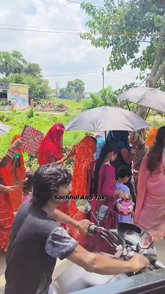 बिस्फी गोला में श्री कृष्ण जन्माष्टमी पूजा को लेकर निकली भव्य कलश शोभा यात्रा, चार दिवसीय पूजा के साथ सांस्कृतिक कार्यक्रम भी आयोजन ।
बिस्फी गोला में श्री कृष्ण जन्माष्टमी युवा कमिटी के द्वारा धूमधाम से मनाई जा रही है जन्माष्टमी...
Sachhai aap tak News 24 BJP Bihar Asif Ahmad Bideshwar Nath Jha R K Press सच्चाई आप तक RK Yadav Press #fb #viralpost #janmashtamispecial #viralreelsシ #videosvirales #janmashtami #janmastamispecial