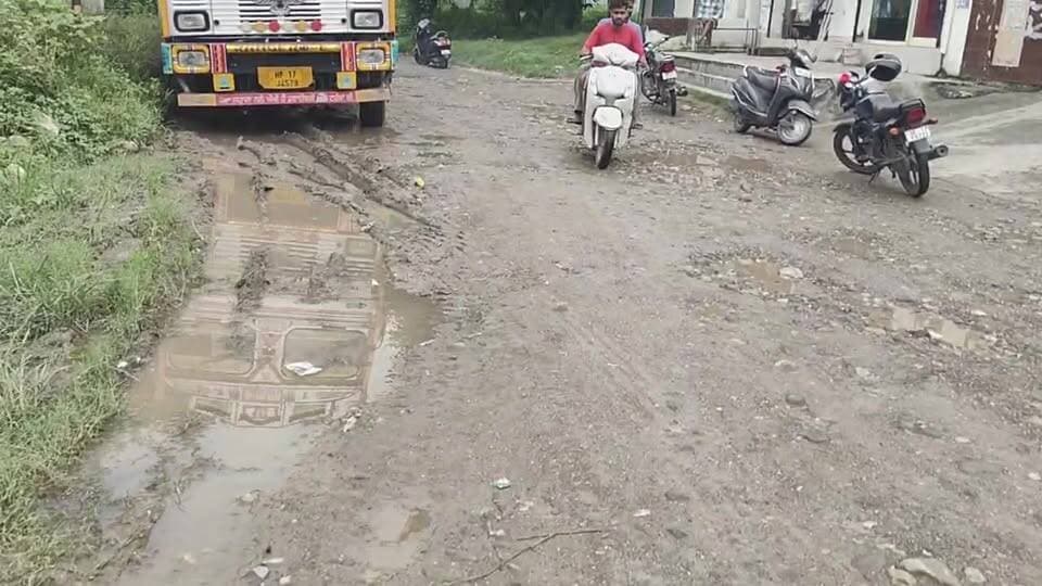 LIVE: पांवटा साहिब की भाटावाली पंचायत में बदहाल सड़कों से लोग परेशान, सड़क सुधार की उठी मांग,सुनिए क्या बोले ग्रामीण और उप प्रधान जसविंद्र कामा...
@topfans सबसे तेज खबर Paonta Sahib DC Sirmaur Sukhvinder Singh Sukhu Himachal Pradesh Police ViralPaonta Mukesh Ramaul Vikramaditya Singh Mukesh Agnihotri