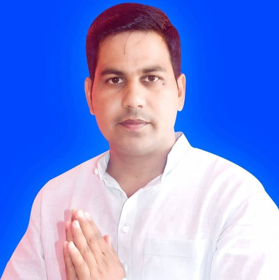 दुर्गावती-ककरैथ पथ पर छलका पुल के लिए मंत्री को लिखा था पत्र विधायक सतीश यादव
कैमूर। रामगढ़ विधायक सतीश यादव ने सोशल मीडिया पर जानकारी देते हुए बताया कि दुर्गावती-ककरैथ पथ पर नुआंव पशु मेला के बगल में छलका पर पुल निर्माण के लिए उन्होंने पथ निर्माण मंत्री से मुलाकात कर पत्रांक 55/26 दिनांक 27-02-2026 को पत्र दिया था।
मंत्री द्वारा ग्रा.स.प्रे. सं. 572 दिनांक 16-03-2026 को कार्रवाई हेतु सचिव, पथ निर्माण विभाग को निर्देशित भी किया गया है।
विधायक ने कहा कि चूंकि बिहार सरकार का खजाना खाली है, इसलिए सरकार अभी अनेकों प्रकार के बहाने बना रही है।