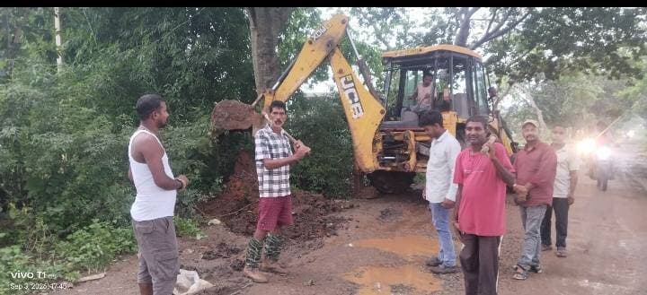 लोहरदगा के कुडू प्रखंड में चाँपी-धौरा सड़क की बदहाल स्थिति 26 साल से सड़क का इंतजार, अब ग्रामीणों ने खुद संभाला मोर्चा!लोहरदगा #कुडू #सड़क #ग्रामीण #श्रमदान #झारखंड #Lohardaga
