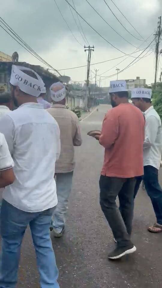 बेजुबानों को दाना खिलाकर यूजीसी के खिलाफ अनोखा प्रदर्शन, गूंजा ‘यूजीसी गो-बैक’ का नारा, शिक्षा व्यवस्था को लेकर जताई चिंता, नागरिकों से एकजुट होकर आवाज उठाने का आह्वान
https://abckhabar.in/?p=8008