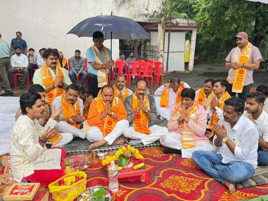 देवास। आज संस्था कृपालु परिवार द्वारा गणेश उत्सव के दौरान भंडारे हेतु पुरे विधिविधान के साथ भूमिपूजन किया गया....