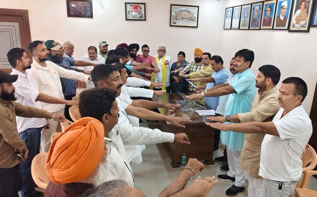 जानिए किच्छा विधायक कार्यालय में कांग्रेसियों ने किस बात की ली शपथ
कमेंट बॉक्स में जानकारी