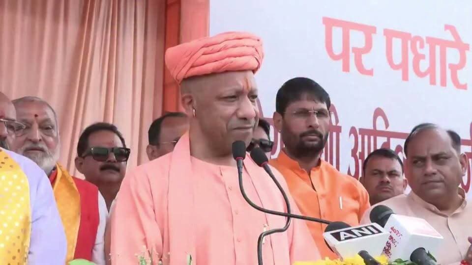 #श्री कृष्ण जन्मभूमि मंदिर में दर्शन-पूजन कार्यक्रम में मुख्यमंत्री योगी आदित्यनाथ ने कहा कि अयोध्या में 1528 में विदेशी आक्रांता ने हमारी आस्था को समाप्त करने का प्रयास किया। जो लोग मानते हैं कि वो अविजित हैं,वो लोग आज समाप्त हो गए..!
#CMYogiAdityanath