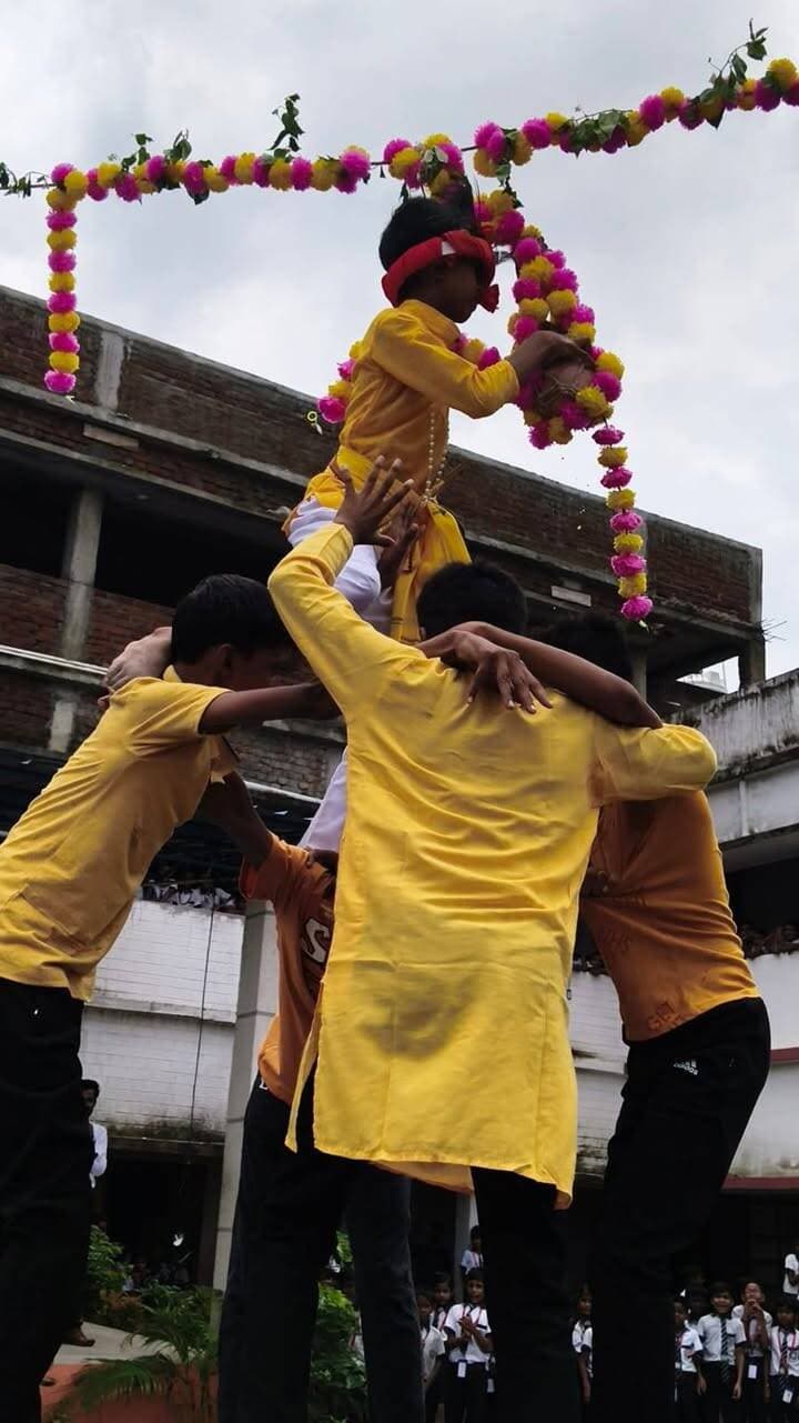 नावा बाजार के रोज़ वैली पब्लिक स्कूल में धूमधाम से मनाई गई जन्माष्टमी, कृष्ण-राधा की वेशभूषा में बच्चों ने मोहा मन.......see more