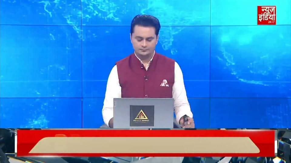 बदायूं में गंगा एक्सप्रेस वे पर टायर फटने से पलटी डबल डेकर बस ओवरलोड बस में 100 ज्यादा सवारियां बैठी थी