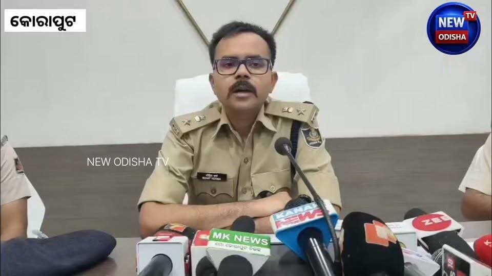 ୧୦ ଏକରରେ ଗଞ୍ଜେଇ ଚାଷ, ୧୨ ହଜାର ଗଛ ନଷ୍ଟ!
କୋରାପୁଟର ଦିସାରିଗୁଡ଼ା ଓ ଲେଞ୍ଜିଗୁଡ଼ାରେ ପଡୁଆ ଥାନା ପୋଲିସର ଚଢ଼ାଉ। ପ୍ରାୟ ୧୦ ଏକର ଜମିରୁ ୧୨ ହଜାର ଗଞ୍ଜେଇ ଗଛ ନଷ୍ଟ କରାଯାଇଥିବା ବେଳେ ୩ ଜଣଙ୍କୁ ଗିରଫ କରିଛି ପୋଲିସ।
ଏ ନେଇ ସାମ୍ବାଦିକ ସମ୍ମିଳନୀରେ ଏସପି ରୋହିତ ବର୍ମା ସୂଚନା ଦେଇଛନ୍ତି। ବେଆଇନ ଗଞ୍ଜେଇ ଚାଷ ବିରୋଧରେ ଅଭିଯାନ ଜାରି ରହିବ।
#Koraput #KoraputPolice #Paduwa #AntiDrugDrive #OdishaNews
#koraputnews #Odisha #newodishatv