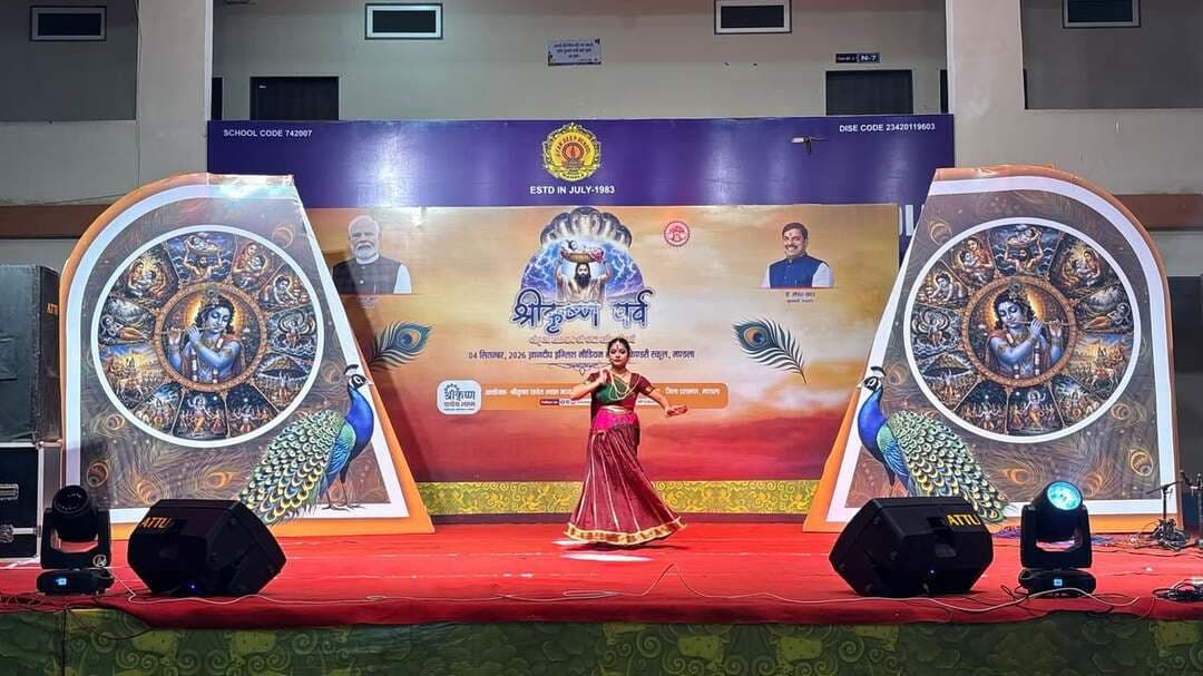 ज्ञानदीप इंग्लिश मीडियम हायर सेकेंडरी स्कूल में 'श्रीकृष्ण पर्व' का भव्य आयोजन किया गया। इस अवसर सांसद श्री फग्गन सिंह कुलस्ते, वरिष्ठ समाज सेवी श्री प्रफुल्ल मिश्रा, अपर कलेक्टर श्री हुनेद्र घोरमारे, एसडीएम मण्डला श्री शैलेंद्र चौधरी सहित बड़ी संख्या नागरिक उपस्थित थे।
Jansampark Madhya Pradesh
CM Madhya Pradesh
#mandla
Department of Culture, Madhya Pradesh
Faggan Singh Kulaste