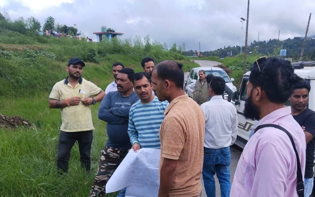 चम्पावत : ढकना बडोला में एनसीसी यूनिट की स्थापना की दिशा में बढ़ा कदम, प्रस्तावित परिसर की भूमि का संयुक्त निरीक्षण https://champawatkhabar.com/steps-taken-towards-establishment-of-ncc-unit-in-champawat-dhakna-badola-joint-inspection-of-the-land-of-the-proposed-complex/