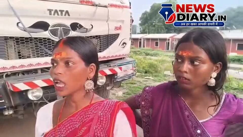 चाराडीह स्थित राधा-कृष्ण मंदिर से पूजा कर लौट रही महिला से बस में हुई अभद्रता, महिलाओं ने बस कंडक्टर पर गाली-गलौज का लगाया आरोप।