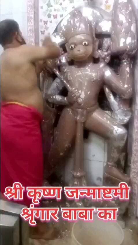 #नगर कस्बे के मंदिर श्री सीताराम जी महाराज पर हनुमान जी की सजाई भव्य गई भव्य प्रतिमा