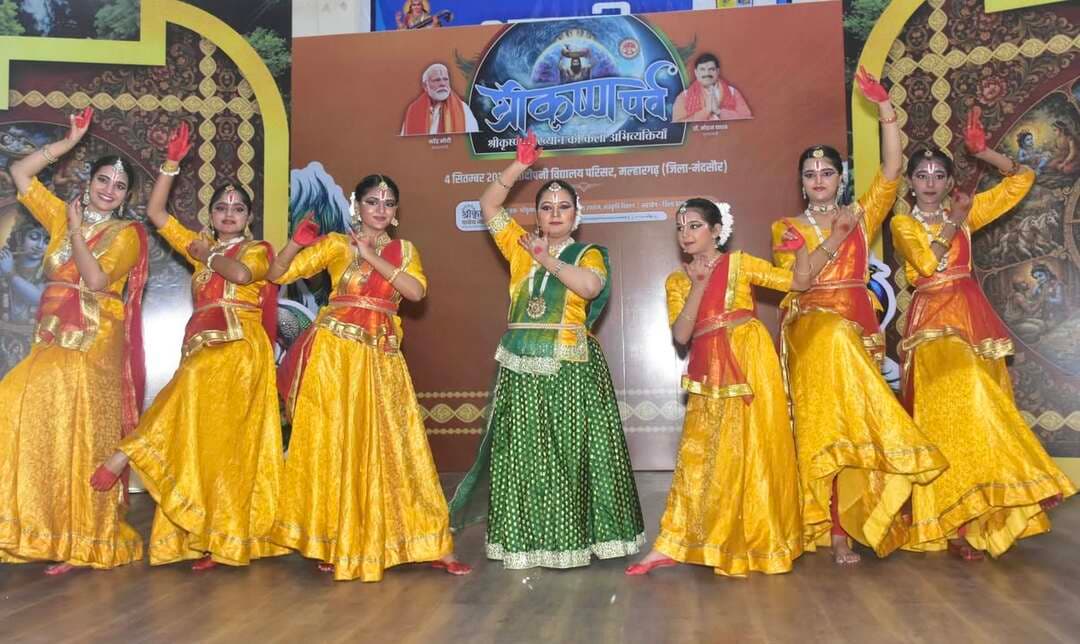 श्रीकृष्ण के जीवन, लीलाओं और सांस्कृतिक चेतना को जन-जन तक पहुंचाने के उद्देश्य से ‘श्रीकृष्ण पर्व’ का सांदीपनी विद्यालय परिसर मल्हारगढ़ में कार्यक्रम आयोजित हुआ । इस दौरान जिला पंचायत अध्यक्ष श्रीमती दुर्गा विजय पाटीदार, जिला योजना समिति सदस्य श्री राजेश दीक्षित, स्थानीय जनप्रतिनिधि, एसडीएम श्रीमती स्वाति तिवारी एवं नगरवासी मौजूदथे l
#मंदसौर
#Mandsaur