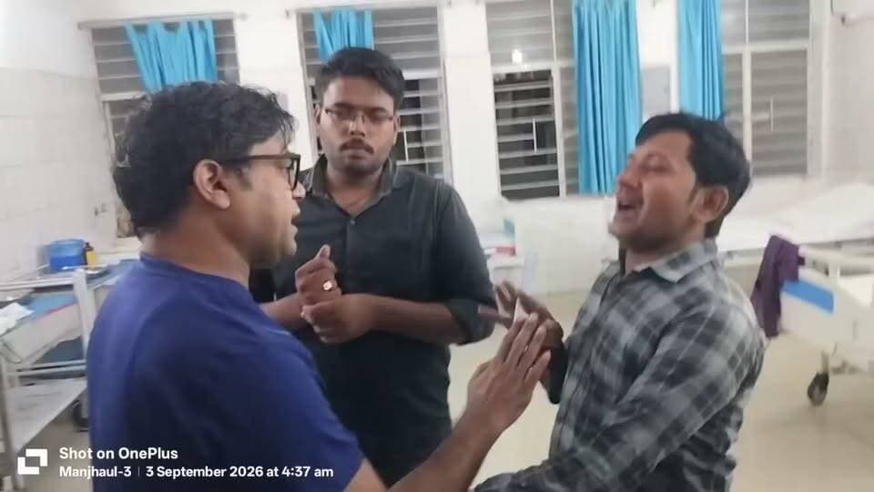 बेगूसराय के मंझौल अनुमंडलीय अस्पताल में सर्प डंस के मरीज़ का मृत्यु। से परिजनों ने डाक्टर पर लापरवाही का आरोप लगाया। चेरिया बरियारपुर मंझौल सत्यारा चौक