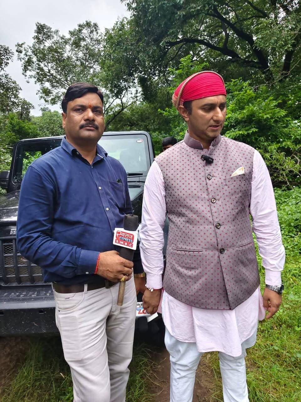 बांधवगढ़ के बांधवाधीश महाराज के दिब्य दर्शन हजारों लोगों ने किया साल में एक बार आज श्री कृष्ण जन्माष्टमी को
#AlokKumarSharmaadditionalSP #BandhavgarhTigerReserve #diprajSinghSirmaurVidhayak #collectorumriya #umarianews