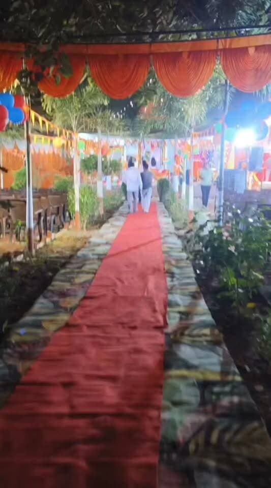 रिजर्व पुलिस लाइन में जन्माष्टमी उत्सव
संत कबीर नगर की रिजर्व पुलिस लाइन में श्रीकृष्ण जन्माष्टमी का पर्व बड़े ही धूमधाम और भक्तिभाव के साथ मनाया जा रहा है।
परिसर को आकर्षक ढंग से सजाया गया है। भगवान श्रीकृष्ण की झांकी और पूजा-अर्चना को लेकर पुलिसकर्मियों एवं उनके परिवारों में खासा उत्साह देखने को मिल रहा है। श्रद्धालु भक्ति में लीन हैं।