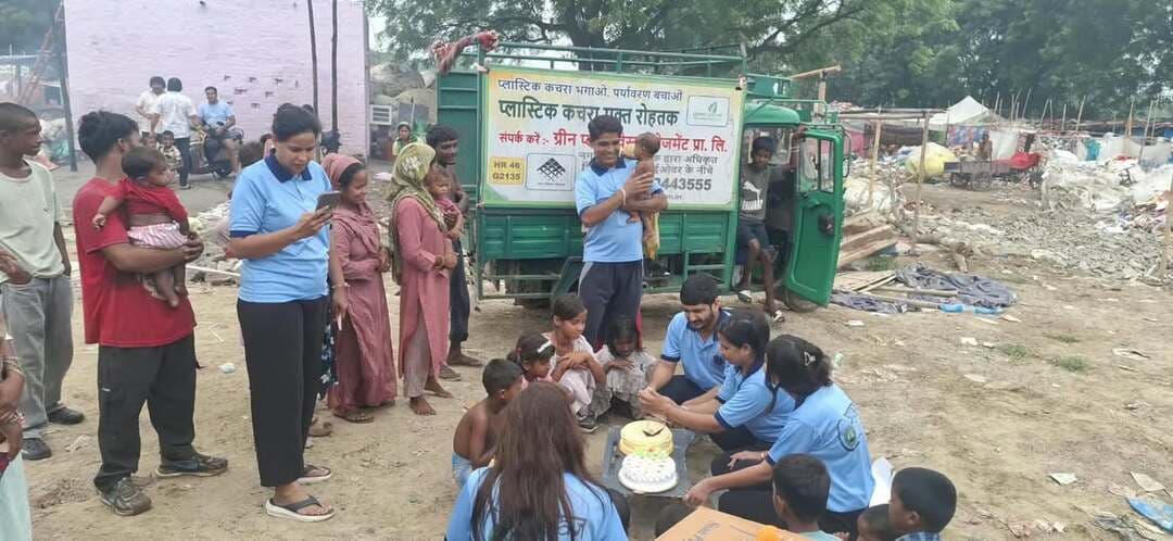 जरूरतमंद बच्चों के साथ मनाई जन्माष्टमी
रोहतक। जन्माष्टमी के पावन पर्व पर आगाज चैरिटेबल ट्रस्ट की ओर से जरूरतमंद एवं झुग्गी-झोपड़ी में रहने वाले बच्चों के साथ हर्षोल्लास से जन्माष्टमी मनाई गई। इस अवसर पर बच्चों के साथ केक काटा गया और मिठाई वितरित की गई। कार्यक्रम का उद्देश्य बच्चों के चेहरों पर खुशी लाने के साथ उन्हें भारतीय संस्कृति एवं भगवान श्रीकृष्ण के प्रेम, करुणा और भाईचारे के संदेश से जोड़ना रहा। कार्यक्रम में ट्रस्ट की अध्यक्षा एडवोकेट ममता रोहिल्ला, सचिव नीरू, प्रवीण मित्तल, नरेश खत्री, नीलम, अनुष्का तथा कोषाध्यक्ष एडवोकेट अजय सचदेवा सहित ट्रस्ट के सदस्य मौजूद रहे।