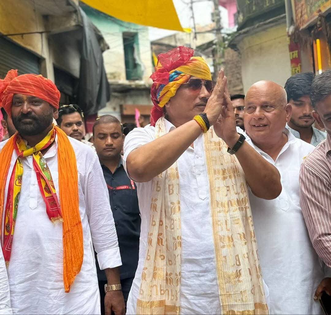 आज खनियांधाना में भगवान श्री कृष्ण जन्माष्टमी महोत्सव एवं भव्य चल समारोह श्रद्धा और उल्लास के साथ सम्पन्न हुआ। 🙏🦚
इस अवसर पर समस्त समाज की गरिमामयी उपस्थिति रही। भगवान श्री कृष्ण की कृपा सभी पर बनी रहे। 🚩🙏
Sukhdev Shingh Rakesh Lodhi Pritam Lodhi Neelesh Rajpoot Neha Amit Yadav Sonu Yadav Ramkumar Yadav Muhasa Adv Rajesh Lodhi Rajput Lodhi Bhaiya Sahab महेंद्र लोधी महरौली
