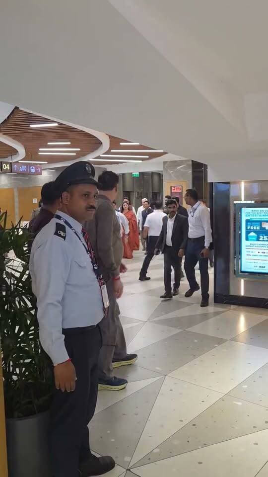 हनुमान अंश बाबा नीम करोली के जीवन पर आधारित फिल्म देखने पहुंचे मुख्यमंत्री पुष्कर सिंह धामी..
#HanumanAnsh #CMDhami #dehradun #movie