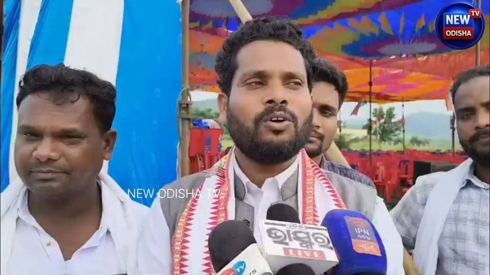MMDR ବିଲ୍ ବିରୋଧରେ କଂଗ୍ରେସର ହୁଙ୍କାର!
ଦଶମନ୍ତପୁରରେ ବିଶାଳ ଶୋଭାଯାତ୍ରା। ବିଲ୍ ପ୍ରତ୍ୟାହାର ନହେଲେ କୋରାପୁଟରେ ଖଣି ଖନନ ବନ୍ଦ ଓ ରାଜରାସ୍ତାରେ ଆନ୍ଦୋଳନ ହେବ ବୋଲି କହିଛନ୍ତି ଜିଲ୍ଲା କଂଗ୍ରେସ ସଭାପତି ରୁପକ ତୁରୁକ।
📍 ଦଶମନ୍ତପୁର, କୋରାପୁଟ
#Koraput #Dasmantpur #MMDRBill #Congress #OdishaNews #KoraputNews #LocalNews #Odisha #DCC #newodishatv