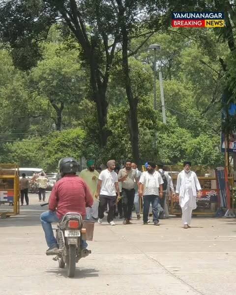 यमुनानगर की सड़कों पर उतरे किसान, निकाली बाइक-ट्रैक्टर रैली, भारत-अमेरिका ट्रेड डील का किया विरोध।#Yamunanagar #KisanProtest #BKU #BhartiyaKisanUnion #FreeTradeDeal IndiaUSTradeDeal Farmers Haryana KisanAndolan BreakingNews HR71News YamunanagarNews HaryanaNews LatestNews IndiaNews