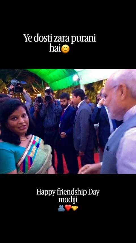 Jokes apart…. Ye pic real hai… AI nahi hai… ye 11 years old pic hai when I got a chance to meet @narendramodi ji on Srilanka, When Modiji came to inaugurate a railway project and my husband was also a part of that project….It was a memorable moment forever 😍….