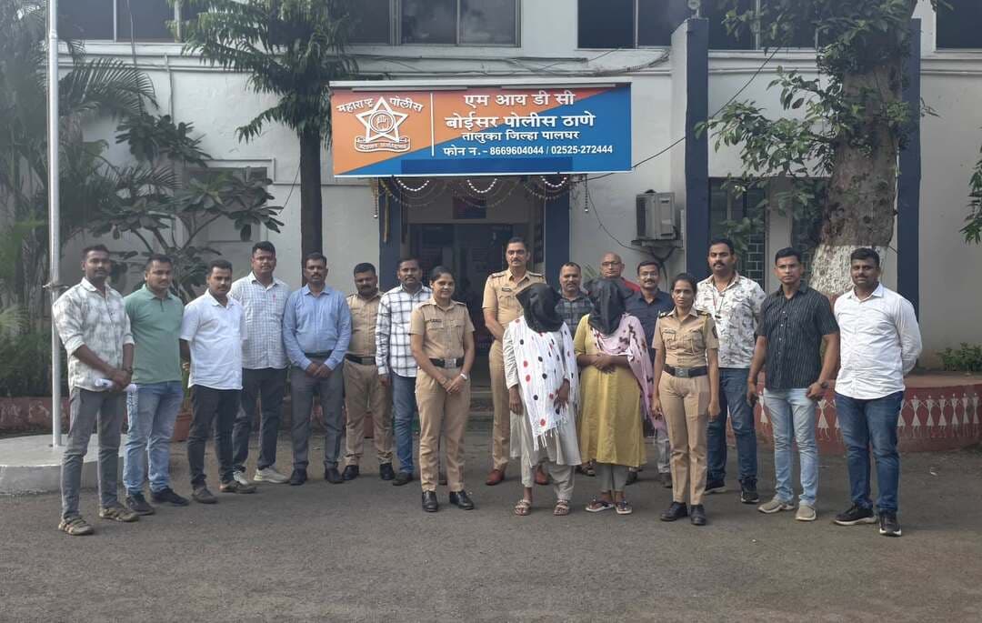 आठवडा बाजारातून वृद्ध महिलेच्या गळ्यातील २८ ग्रॅम वजनाची सोन्याची बोरमाळ चोरणाऱ्या दोन आरोपींना ४८ तासांच्या आत जेरबंद करून गुन्हा उघडकीस आणण्यास पालघर पोलीसांना यश.