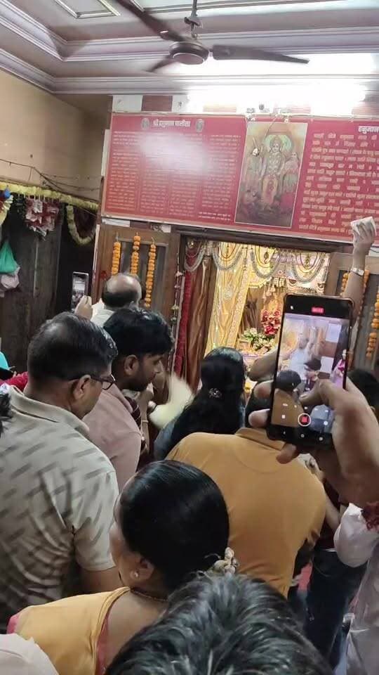 “जय श्री कृष्ण! आप देख रहे हैं यशदीप खबर। आज श्रीकृष्ण जन्माष्टमी के पावन अवसर पर हम आपको सीधे लेकर चल रहे हैं भजन-कीर्तन और कृष्ण जन्मोत्सव के इस विशेष आयोजन में। जुड़े रहिए हमारे साथ और पाइए भगवान श्रीकृष्ण की भक्ति का आनंद।”