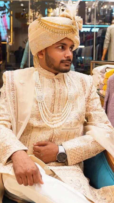 Last year someone told me that if you’re planning wedding or festive shopping for menswear, you should try The Swayamvar once. And when the moment finally came, I decided to check it out and honestly, the collection did not disappoint.
From indo-western and traditional outfits to suits, kurta-pyjamas and an impressive range of sherwanis, the variety here makes it very easy to find something that fits your occasion perfectly.
If you’re preparing for a wedding this season, The Swayamvar is definitely a place worth visiting.
📍 The Swayamvar, Subhakamna Complex, Maldahiya, Varanasi
📞 8922988333
#TheSwayamvar #MenswearVaranasi #WeddingShopping #Banaras #Banarasians