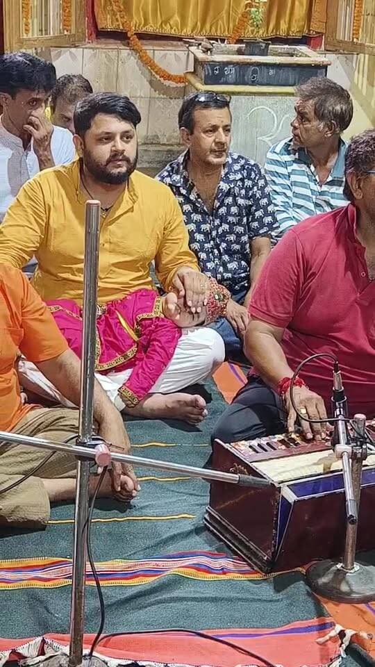 श्री कृष्ण जन्मोत्सव.... श्री लक्ष्मी नाथ मंदिर नवलगढ़ से लाइव