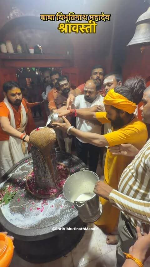 🕉️ सोमवार देर शाम
श्री गुप्त काशी बाबा विभूतिनाथ महादेव मंदिर में रुद्राभिषेक उपरांत श्रृंगार पूजन एवं दिव्य दर्शन 🙏🔱
हर हर महादेव 🚩
ॐ नमः शिवाय 🕉️
#हरहरमहादेव #ॐनमःशिवाय #महादेव #भोलेनाथ #शिव शिवभक्ति रुद्राभिषेक श्रृंगारपूजन महादेवदर्शन सोमवार सोमवारस्पेशल विभूतिनाथमहादेव गुप्तकाशी शिवमंदिर सनातनधर्म सनातन महाकाल शिवशंभू भोलेबाबा जयभोलेनाथ HarHarMahadev OmNamahShivaya Mahadev Bholenath ShivBhakti Rudrabhishek SanatanDharma MahadevDarshan MondayVibes