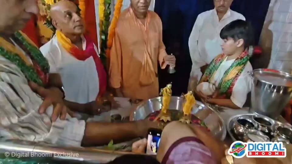 रोहतक के कुंज बिहारी मंदिर में भगवान कृष्ण के जन्मोत्सव पर लल्ला का जलाभिषेक
.
#janamashtami