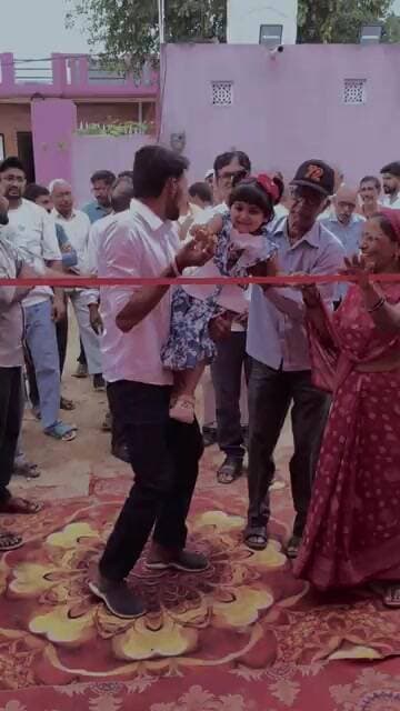 वार्ड 40 से पार्षद पद के प्रत्याशी बलवंत सैनी का कार्यालय उद्घाटन, 3 साल की जीविका सैनी ने काटा फीता