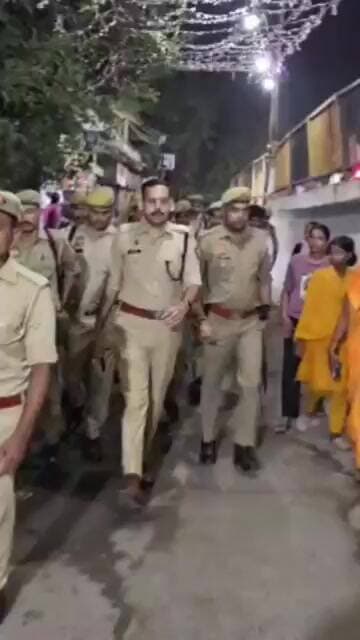 कृष्ण जन्माष्टमी पर पुलिस प्रशासनिक अधिकारियों ने किया पैदल गस्त