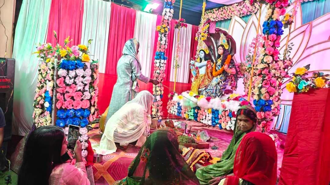 ताजोपुर हाथीपुर गाँव में भव्य पंडाल