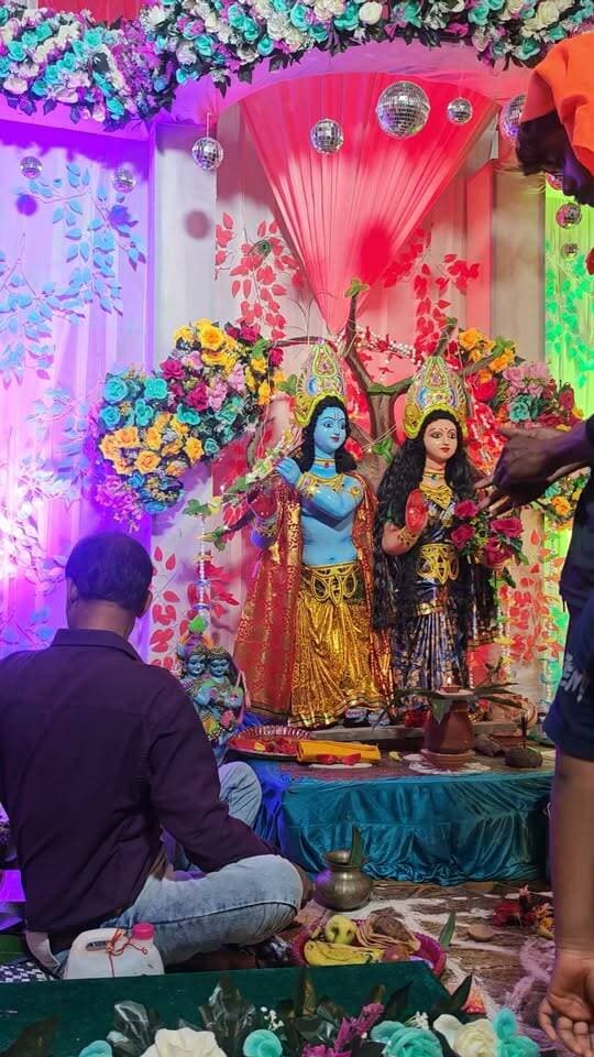ताजोपुर में कृष्ण-राधा रानी की भव्य झांकी, दर्शन-पूजन के लिए उमड़ रहे श्रद्धालु
#खबरेंअभीतक #KhabareAbhiTak #KrishnaJanmashtami