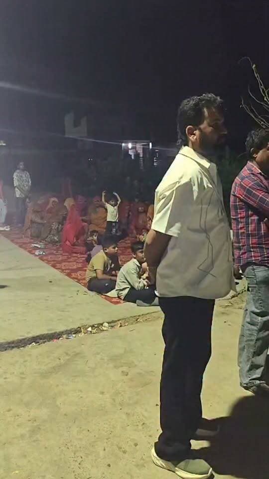 नगर परिषद चुनाव..कांग्रेस के बागी उम्मीदवार की टिकट कटी..वार्ड संख्या 42 से निर्दलीय प्रत्याशी थानवीर माली की चुनावी सभा में उमड़ी भीड़।
वार्ड वाशियो ने दिया बलवीर माली के छोटे भाई थानवीर माली को भारी समर्थन।
शनिवार सुबह 11बजे निर्दलीय प्रत्याशी थानवीर माली के कार्यालय का उद्घाटन हैं ज्यादा से ज्यादा संख्या में प्रधारे कार्यक्रम की शोभा बढ़ावे।
Mewaram Jain Harish Chaudhary Laxman Singh Godara Ummeda Ram Beniwal Govind Singh Dotasra Ashok Gehlot