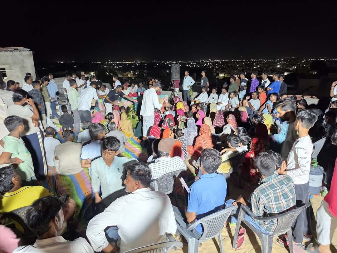 बाड़मेर नगर परिषद चुनाव- वार्ड संख्या 1 में कांग्रेस प्रत्याशी विक्रम दर्जी को वार्ड वाशियों ने दिया समर्थन।
Mewaram Jain Laxman Singh Godara Harish Chaudhary