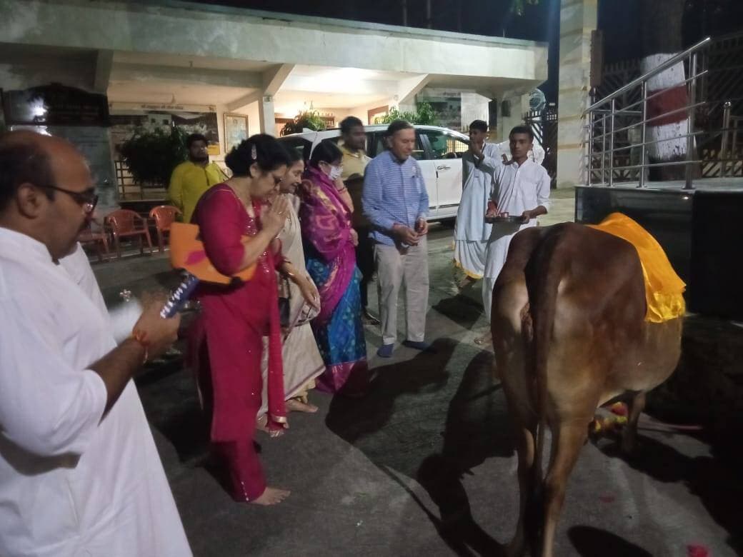 पशुपालन विभाग द्वारा श्रीकृष्ण जन्माष्टमी के अवसर पर श्री सदगुरू गौ सेवा केंद्र जानकीकुंड चित्रकूट गौमाता का विधिवत पूजन किया गया साथ ही सभी गायों को गुड़ खिलाया गया।
CM Madhya Pradesh
Dr Mohan Yadav
#JansamparkMP