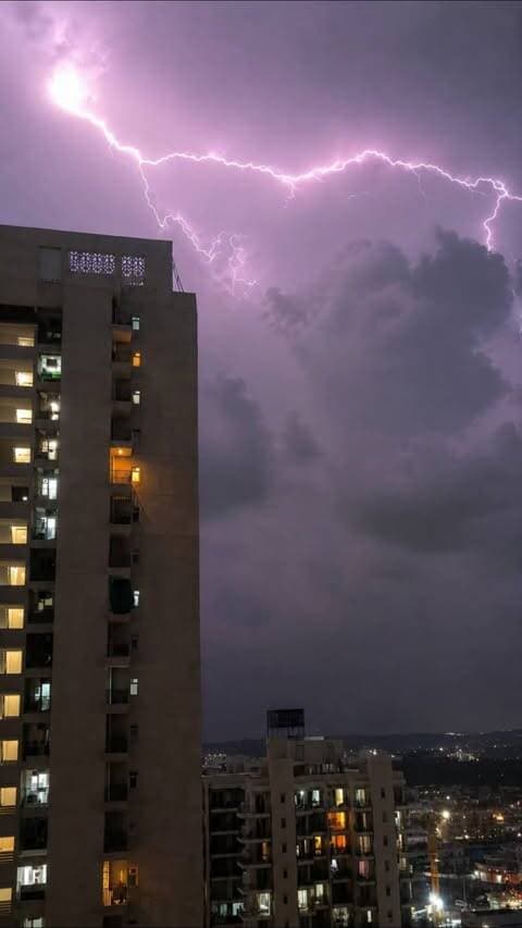 Gurugram lit up, NFAK took over⛈️⚡️
#nfak_lines #nfak #viral #lightning #thunderstorms
(NFAK, tumeh dil lagi bhool, Gurgaon, thunderstorms, lightning, old is gold, lightining show, synchronisation, viral, qawalli)