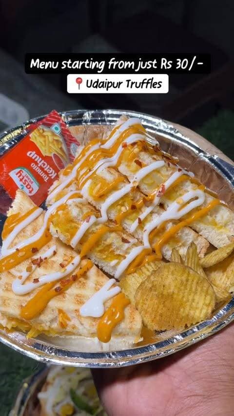 Menu starting from just 30 /-
Must try -Pizza pockets
White sauce pasta
Cold Coffee