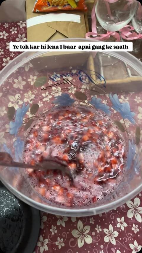 Bhejdo apni gang ko 🌝🌝
Follow me for more such content 😌
.
.
Ingredients used :
Sprite lime and lemon flavoured 🥤
Cranberry juice 🧃
Strawberries 🍓
Grapes 🍇
#instagram #reels #trendingreels #dehradun #reelsinstagram #bridetobe #bachelorette #bachelors #bachelorlife