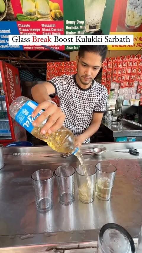Amazing Bartender Skill Of Making Kerala Famous Boost Kulukki Sarbath
#kerala #boost #sarbath #streetfood #indianstreetfood