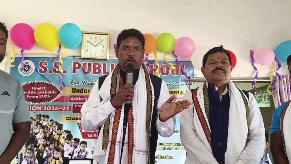 एस एस पब्लिक स्कूल निश्चितपुर में पूर्व मंत्री बड़कुवार गागराई ने छात्र छात्राओं को किया संबोधन....