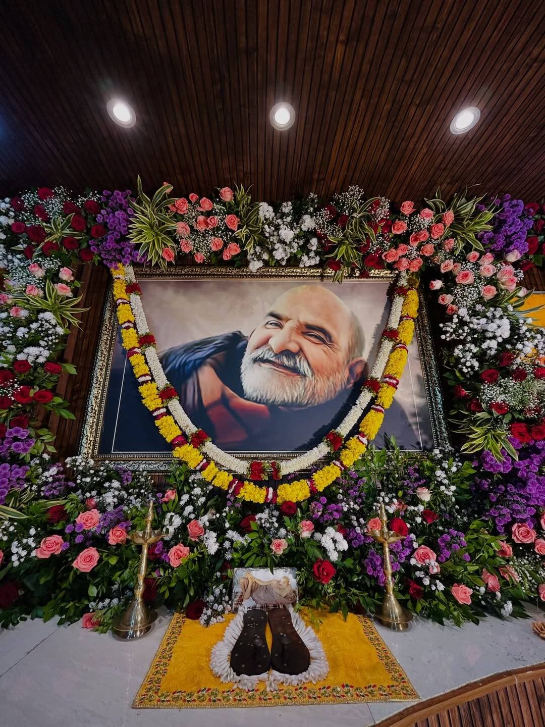 🌼चरण पादुका सेवा🌼
#नीमकरौरीधामइंदौर
#ram #hanuman #neemkarolibaba