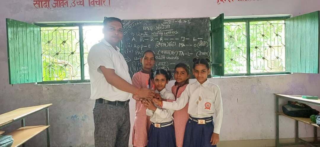 शिक्षक दिवस के अवसर पर आप सभी गुरूजन को बहुत-बहुत बधाई व शुभकामनाए!