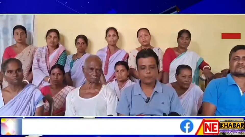 গোৱালপাৰা জিলাৰ মাটিয়া থানাৰ অন্তৰ্গত উপৰ বগুৱানৰ মিন্টু দাসে উক্ত গাঁৱৰ ধৰ্ম নাৰায়ণ দাসৰ ঘৰ জ্বলাই দিয়া বুলি খৰ্গেশ্বৰ দাসে সংবাদ মাধ্যমত এটা অভিযোগ উত্থাপন কৰিছিল। সেই অভিযোগ মিছা আৰু ভিত্তিহীন বুলি সংবাদ মেল যোগে নৎসাত কৰে মিন্টু দাসে।
#nekhabar #assam #goalpara #dudhnoi #pressmeet
